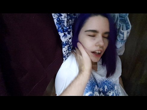 ❤️ Vaig trobar la meva germana a l'armari i la vaig ajudar a correr-se ❤ Porno preciós a nosaltres ️❤